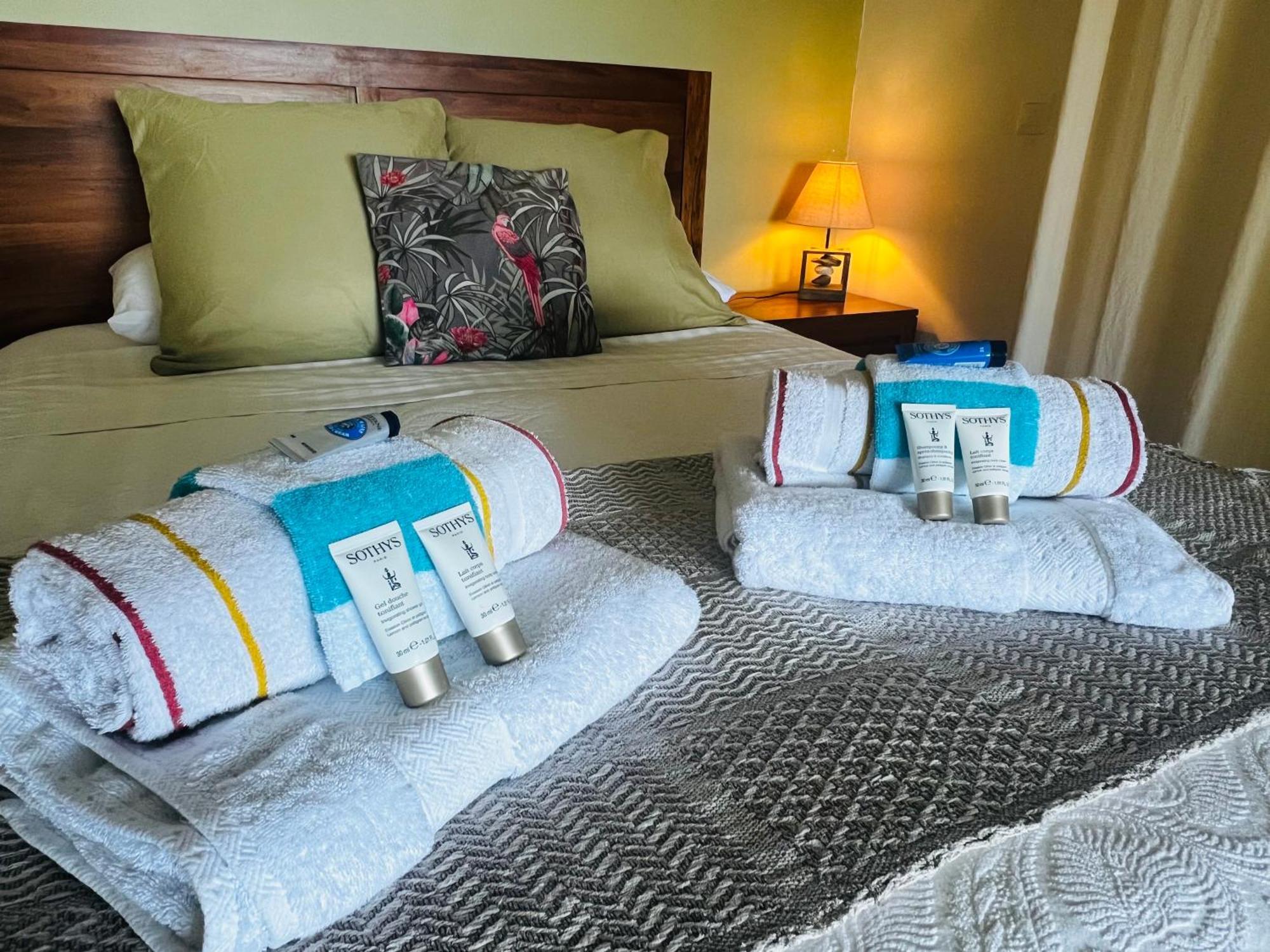 Vue Mer/3Beds/Piscine/wifi/900 mètres de la plage Deshaies Extérieur photo